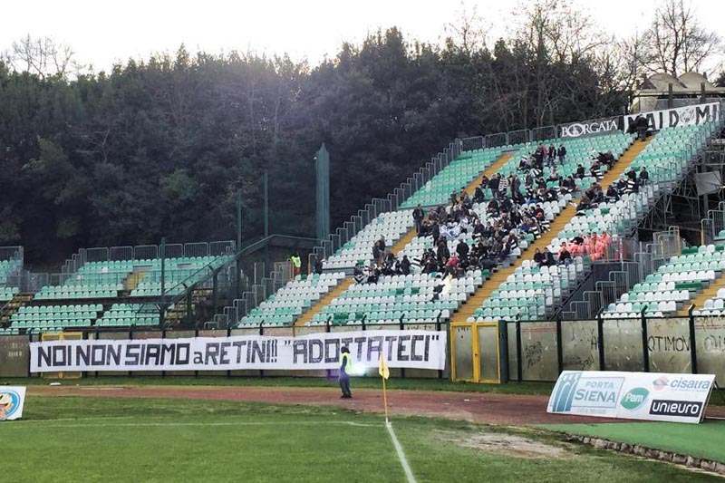 lo striscione dei tifosi biturgensi a Siena